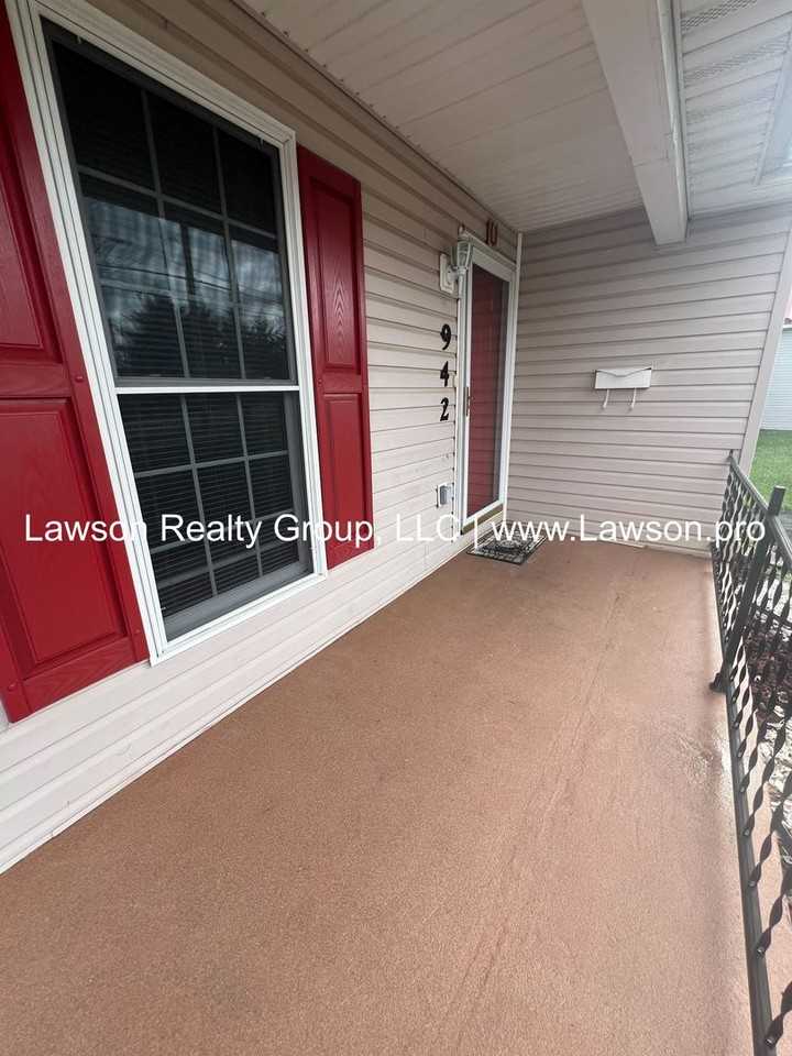 942 Bedford Rd - Photo 5 of 28