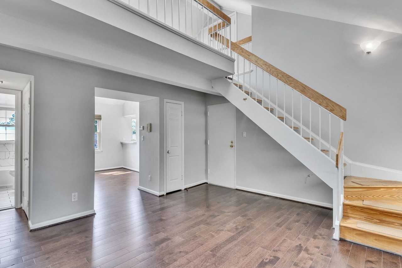 525 Bashford Ln #5 - Photo 4 of 23