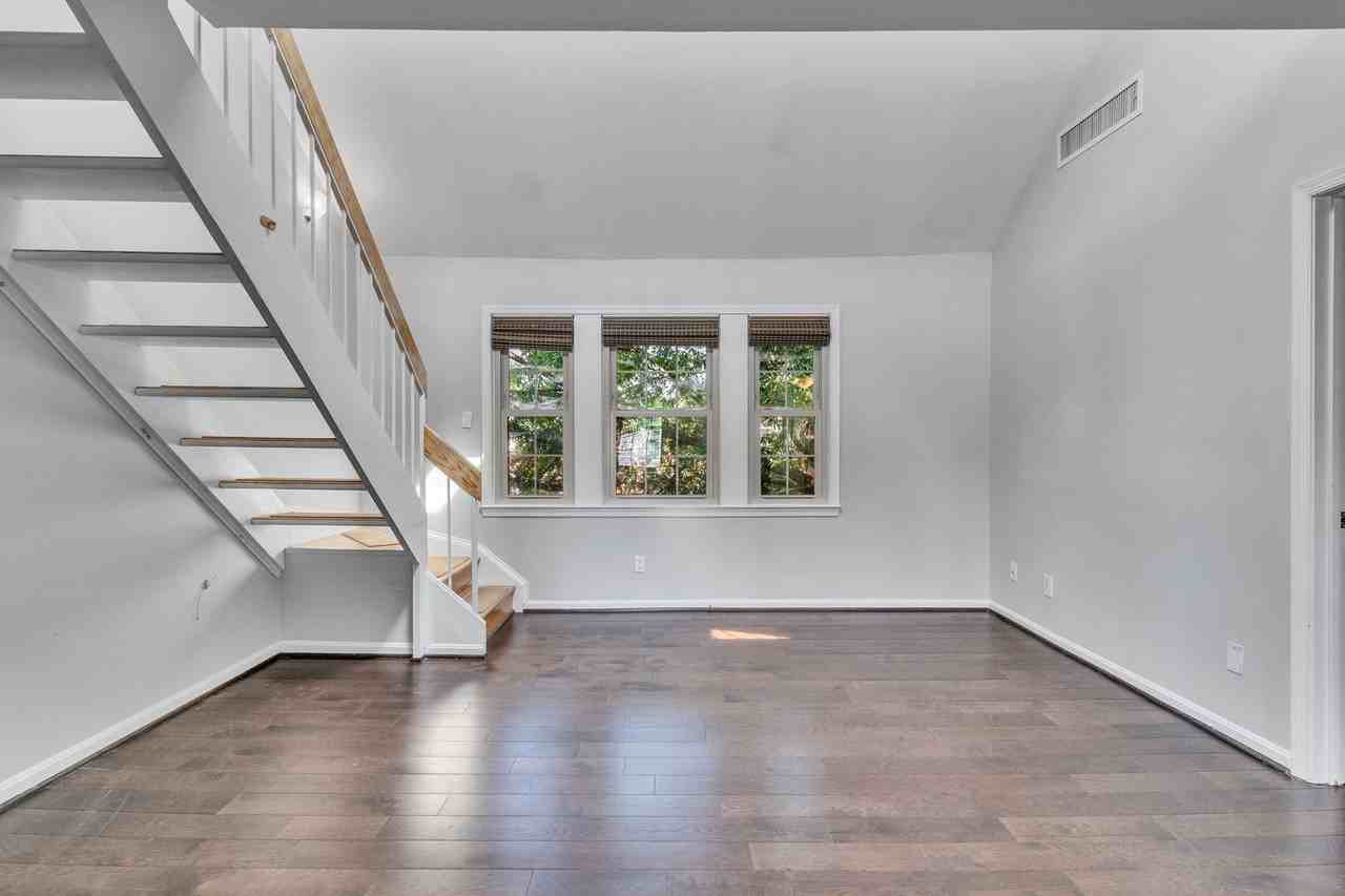 525 Bashford Ln #5 - Photo 5 of 23