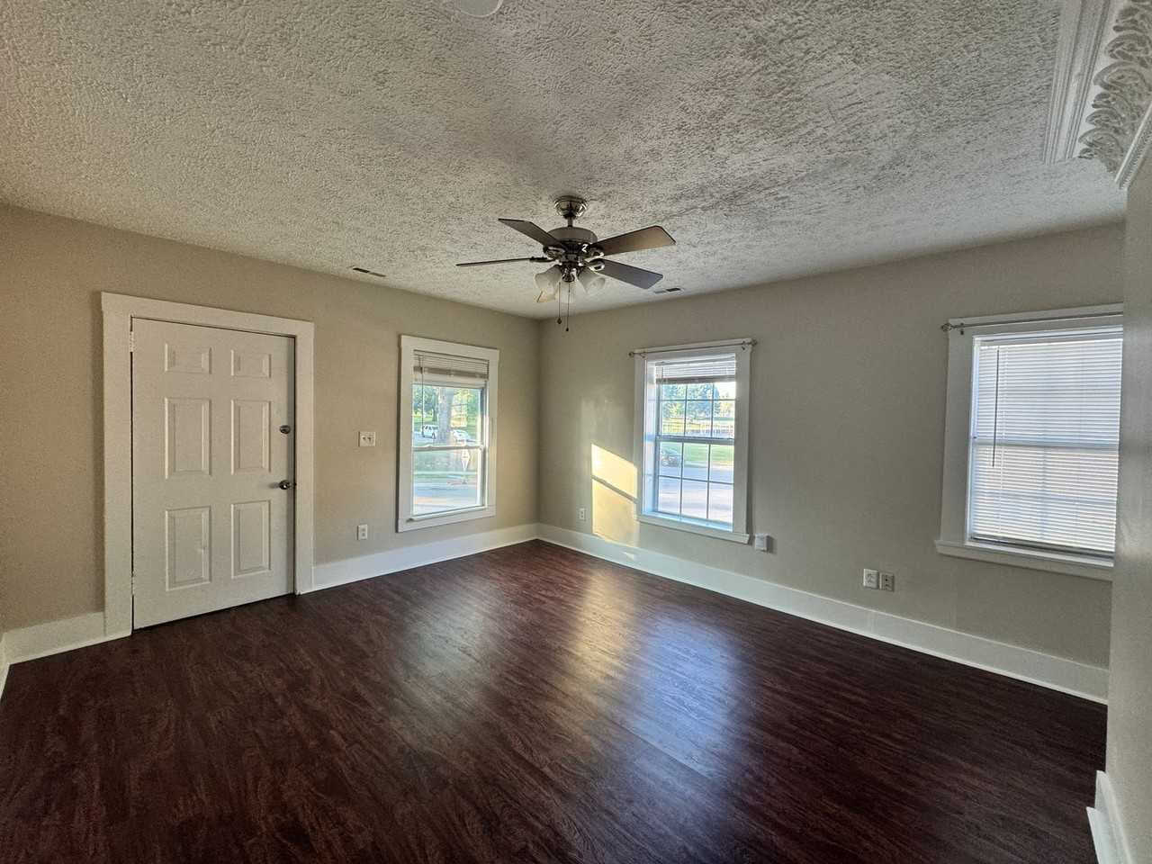 1101 Bryan Ave - Photo 2 of 10