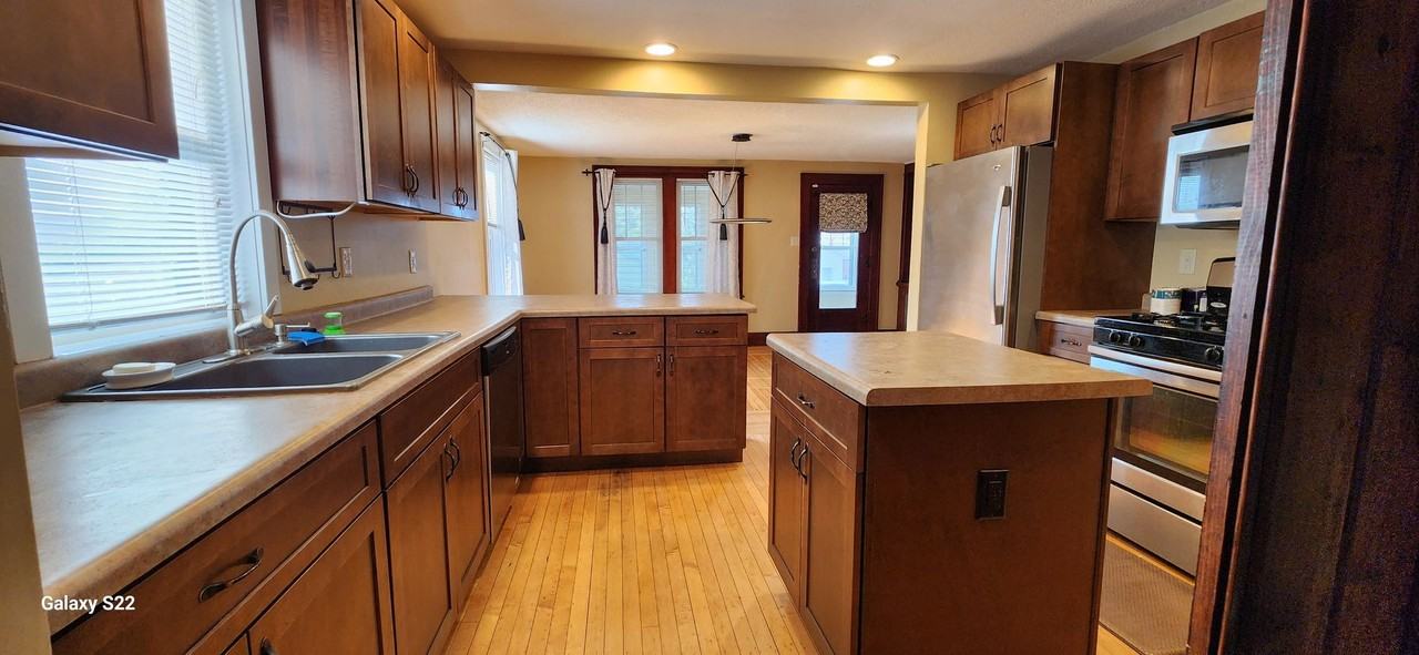 321 Mill St - Photo 3 of 18