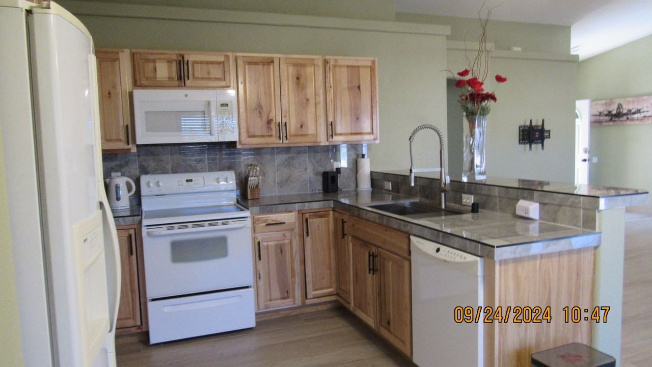 2945 Bluewater Dr - Photo 5 of 19