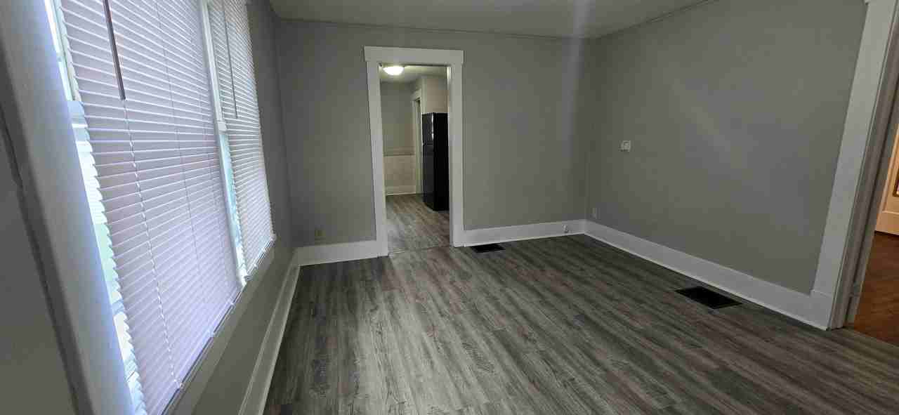 1312 E Logan St - Photo 3 of 10