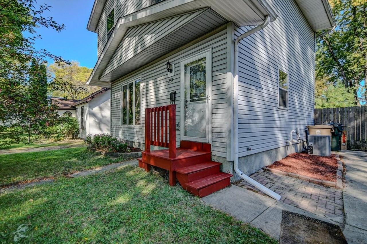 2614 Dahle St - Photo 3 of 28