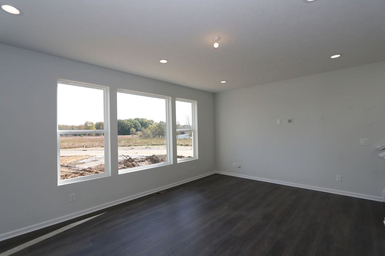 1894 Nightingale Dr - Photo 4 of 50