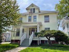 featured image of 605 W Macon St