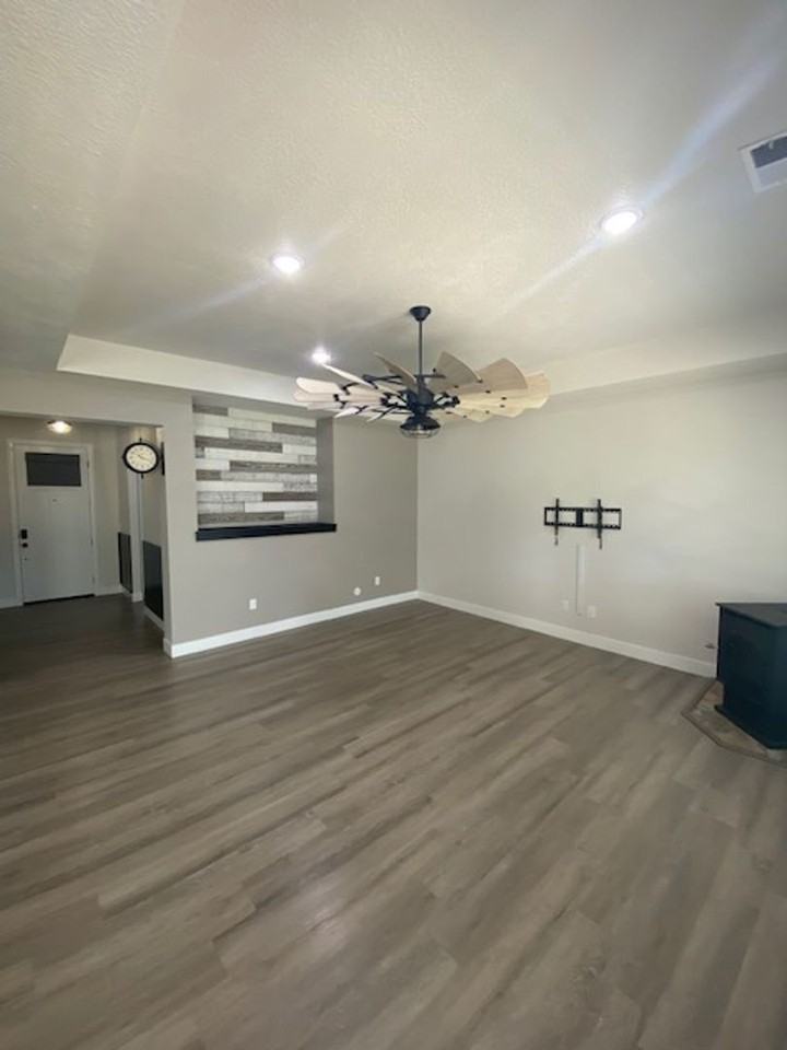 112 N Oxford Ln - Photo 3 of 22