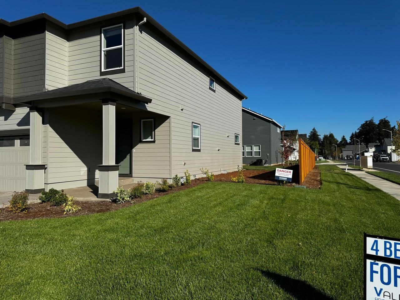 4881 Flag Ave Ne - Photo 3 of 35