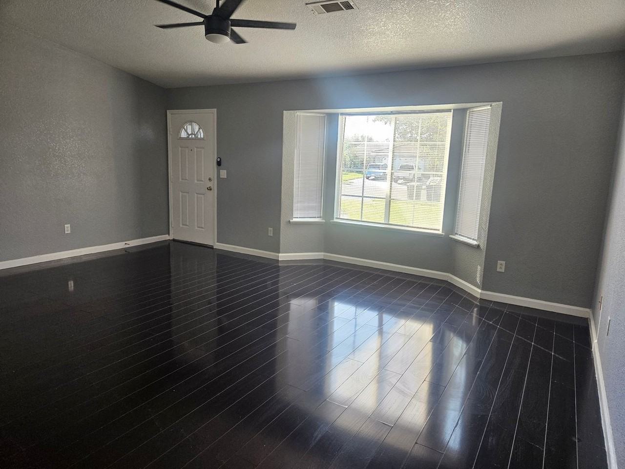 16172 W Botelho Ave - Photo 3 of 23