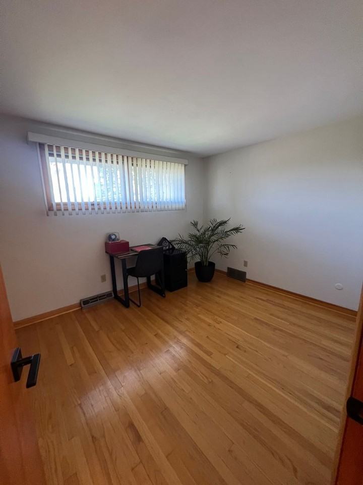 100 Oakridge Cir - Photo 3 of 14