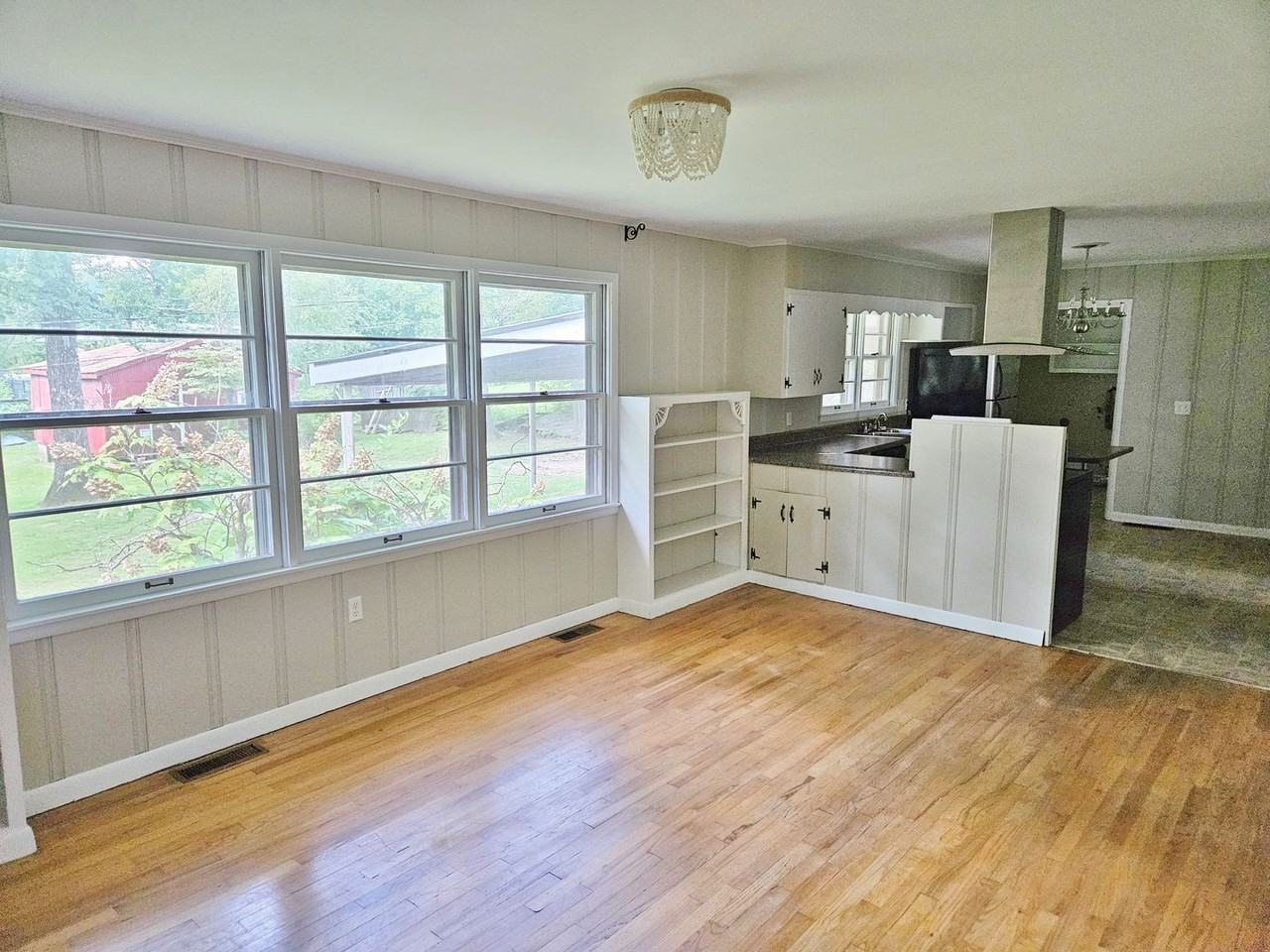 1640 Edgewood St Nw - Photo 3 of 10