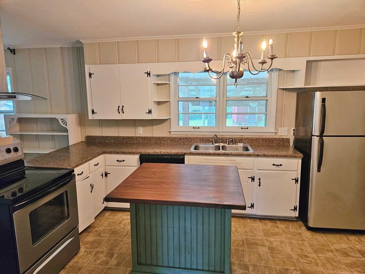 1640 Edgewood St Nw - Photo 4 of 10