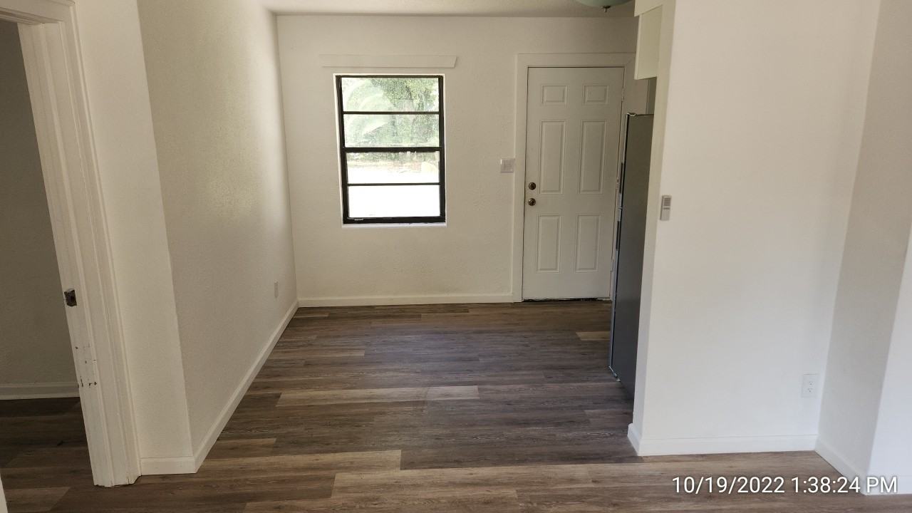 1624 Roselle Ave - Photo 3 of 10