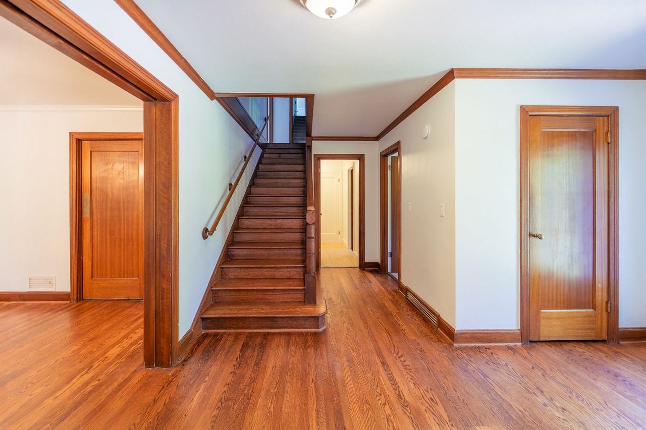 3204 Southwest Upper Drive - Photo 3 of 50