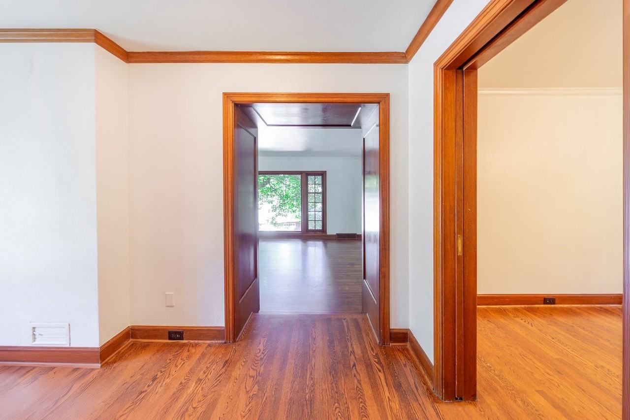 3204 Southwest Upper Drive - Photo 4 of 50