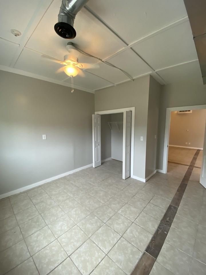 301 W Holly Dr - Photo 2 of 14