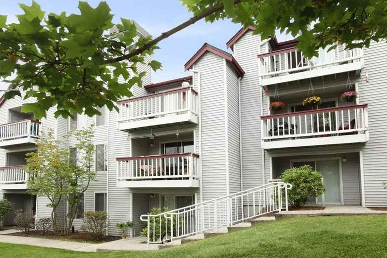 Wellington Place Apartments - Photo 2 of 47