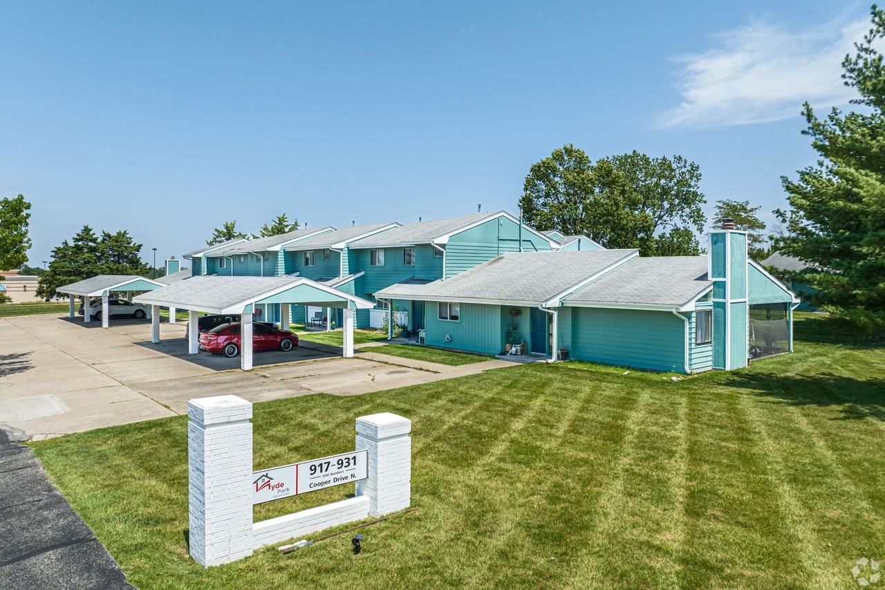 Hyde Park Townhomes & Apartments - Photo 3 of 50