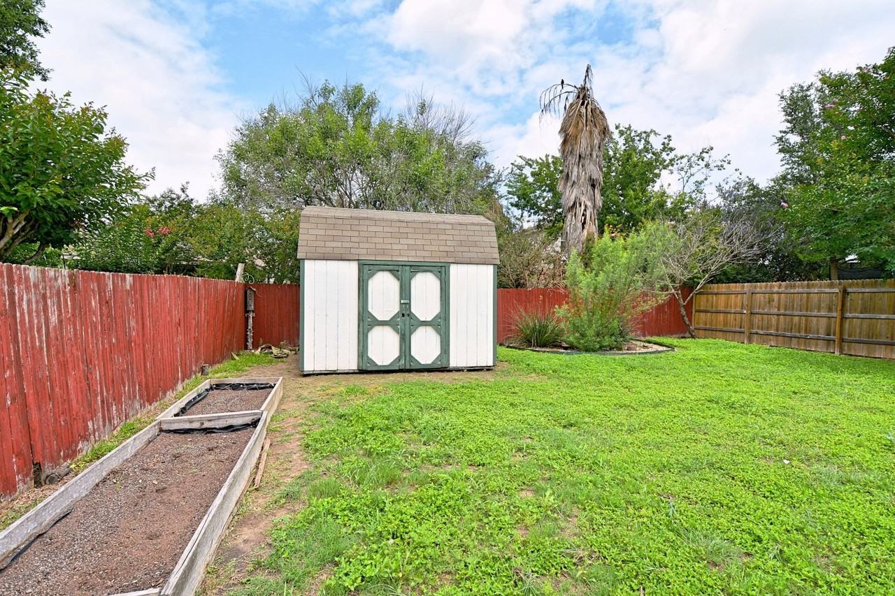 150 Skyview Avenue - Photo 2 of 34