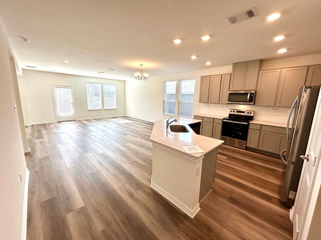 15352 Electra Cir - Photo 3 of 30