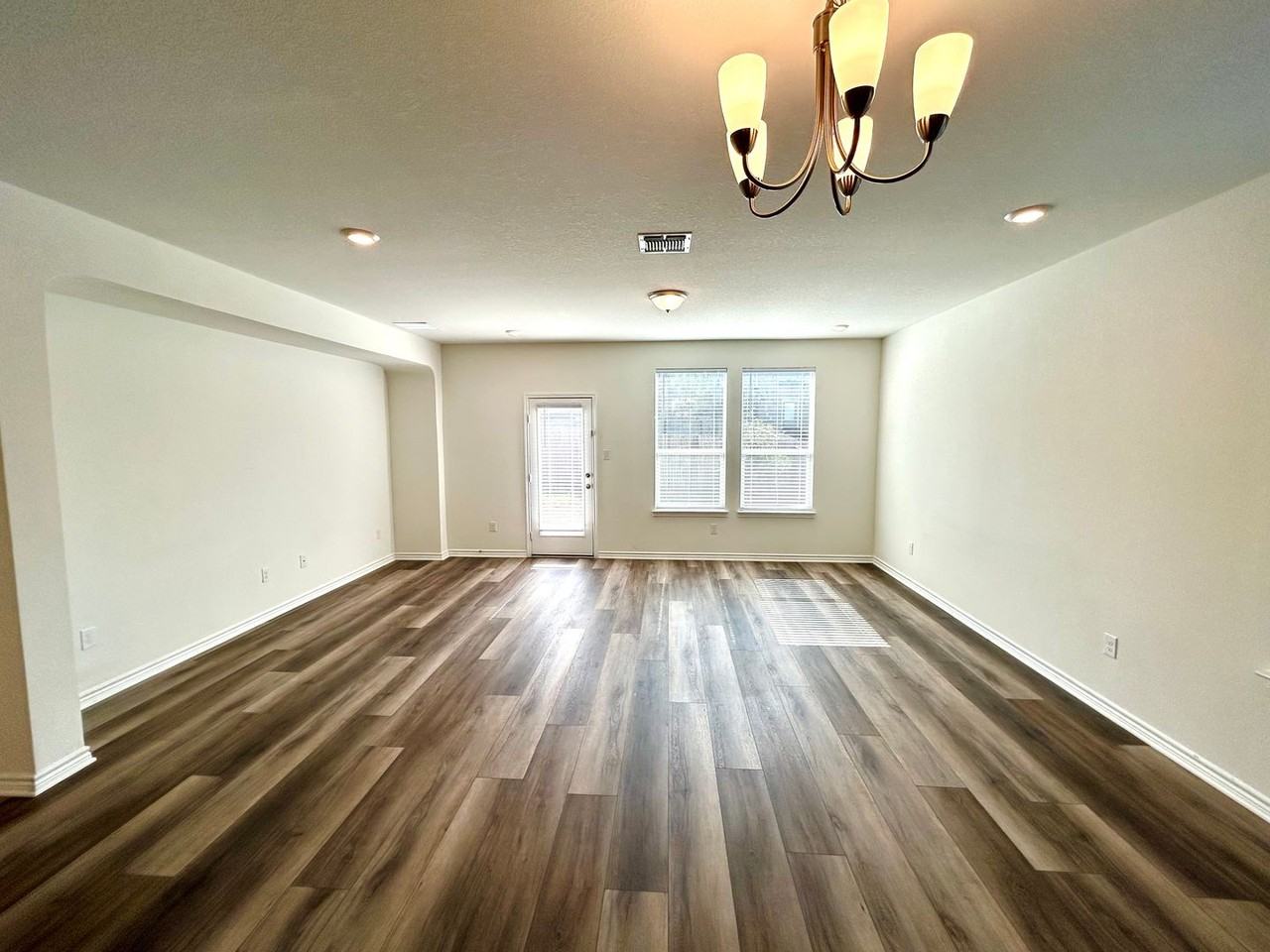 15352 Electra Cir - Photo 7 of 30