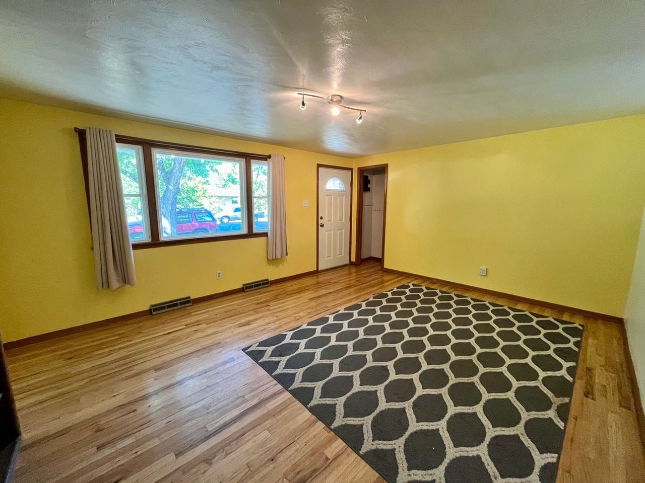 1108 Sherman St - Photo 5 of 28