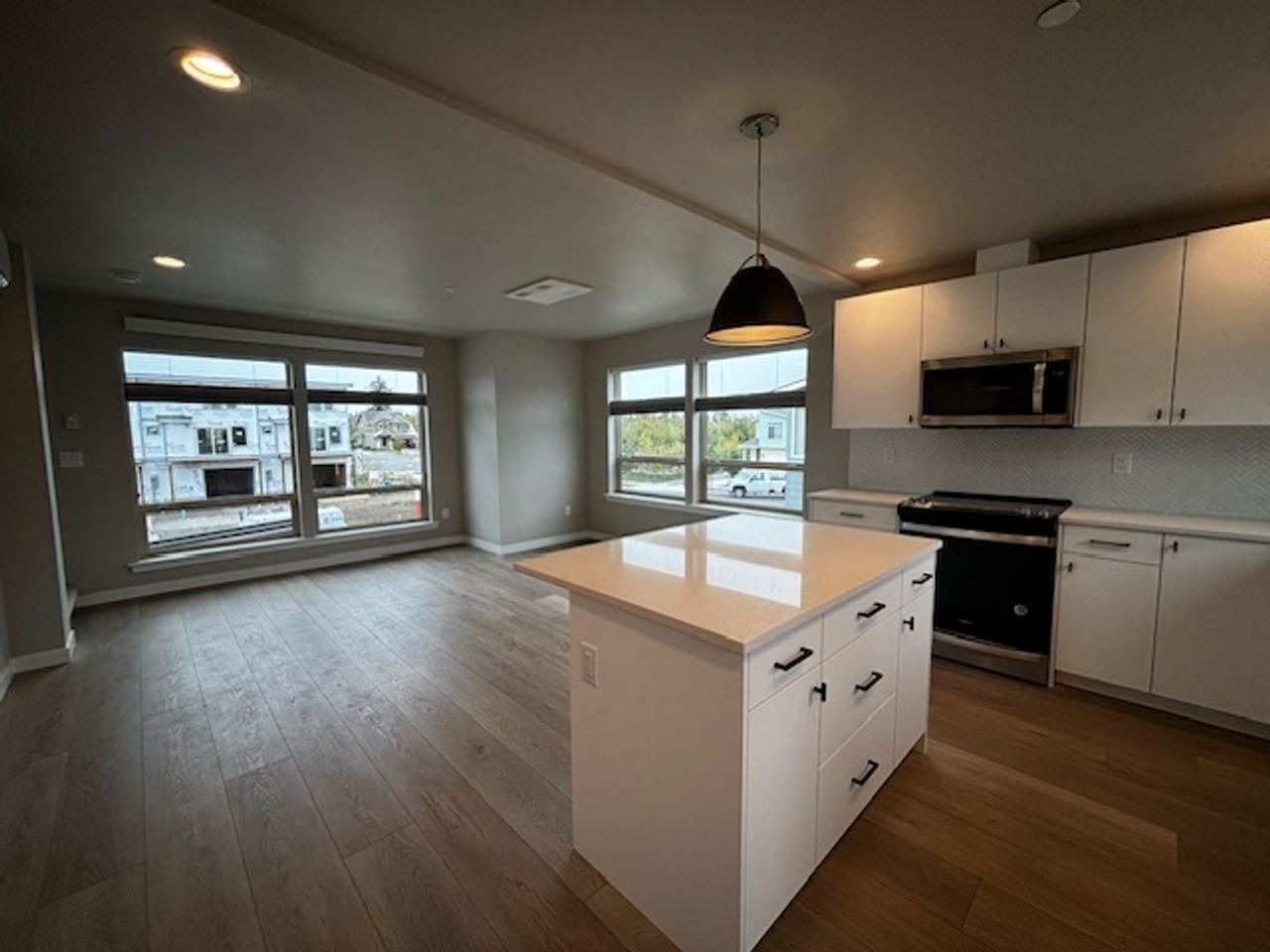 688 Venture Way - Photo 2 of 19