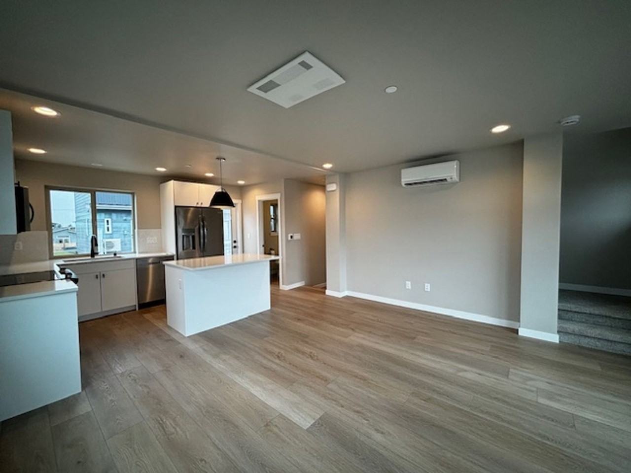 688 Venture Way - Photo 3 of 19