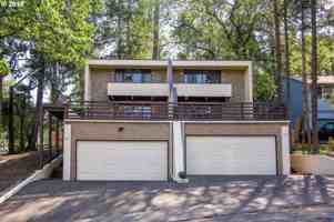 featured image of 3444 Willamette St
