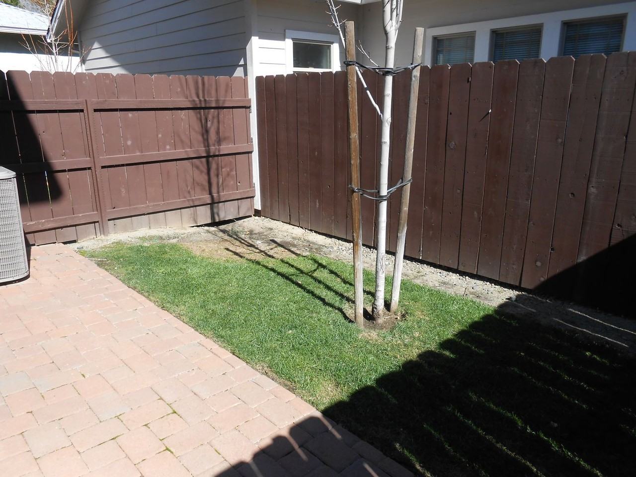 645 PARKVIEW AVENUE - Photo 2 of 20