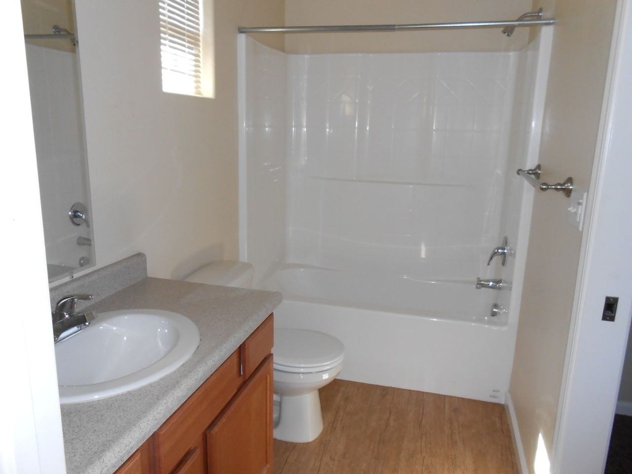 645 PARKVIEW AVENUE - Photo 3 of 20