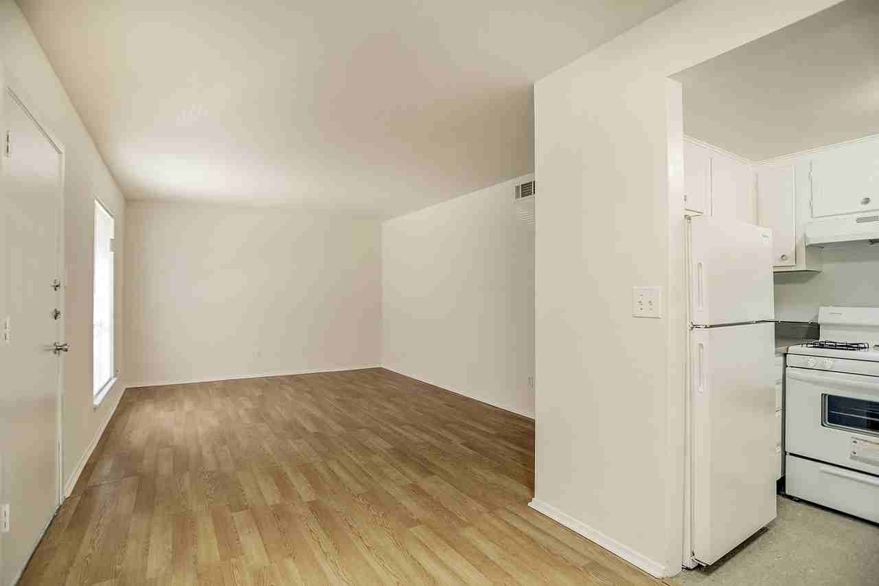 Graustark - Photo 2 of 27