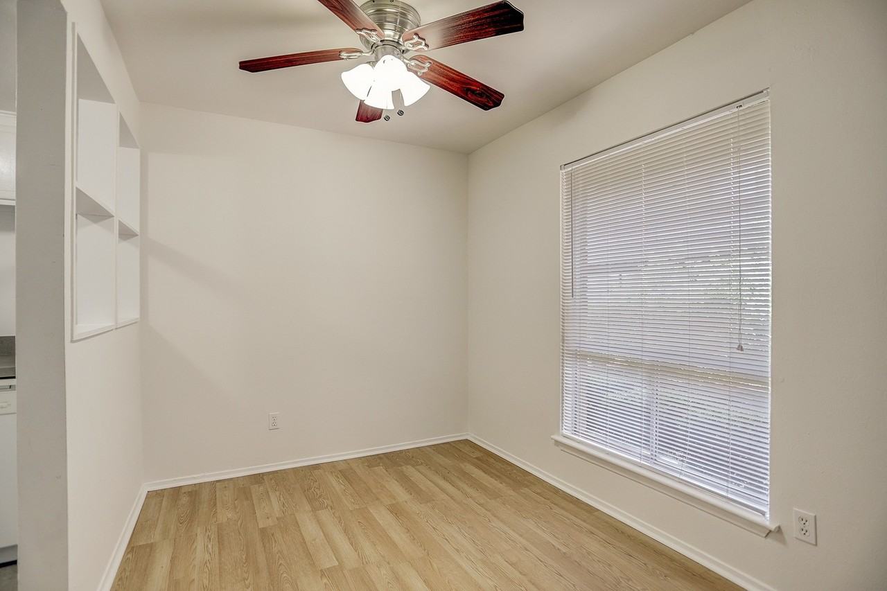 Graustark - Photo 3 of 27