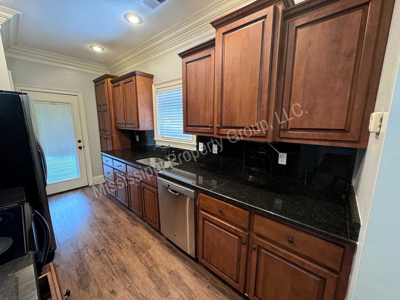 120 Falls Grove Dr - Photo 5 of 22