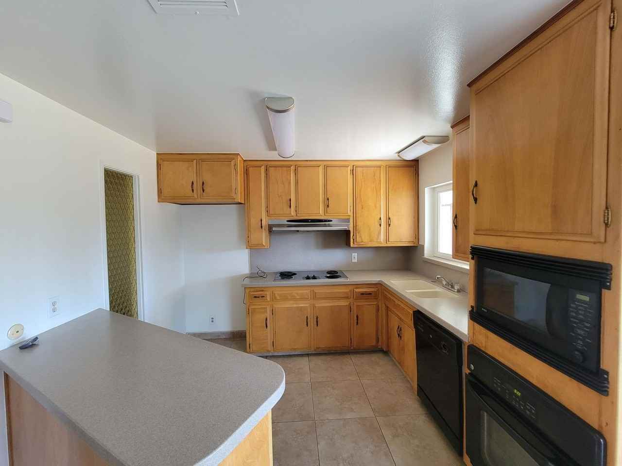 1744 S Oak Park St - Photo 5 of 13