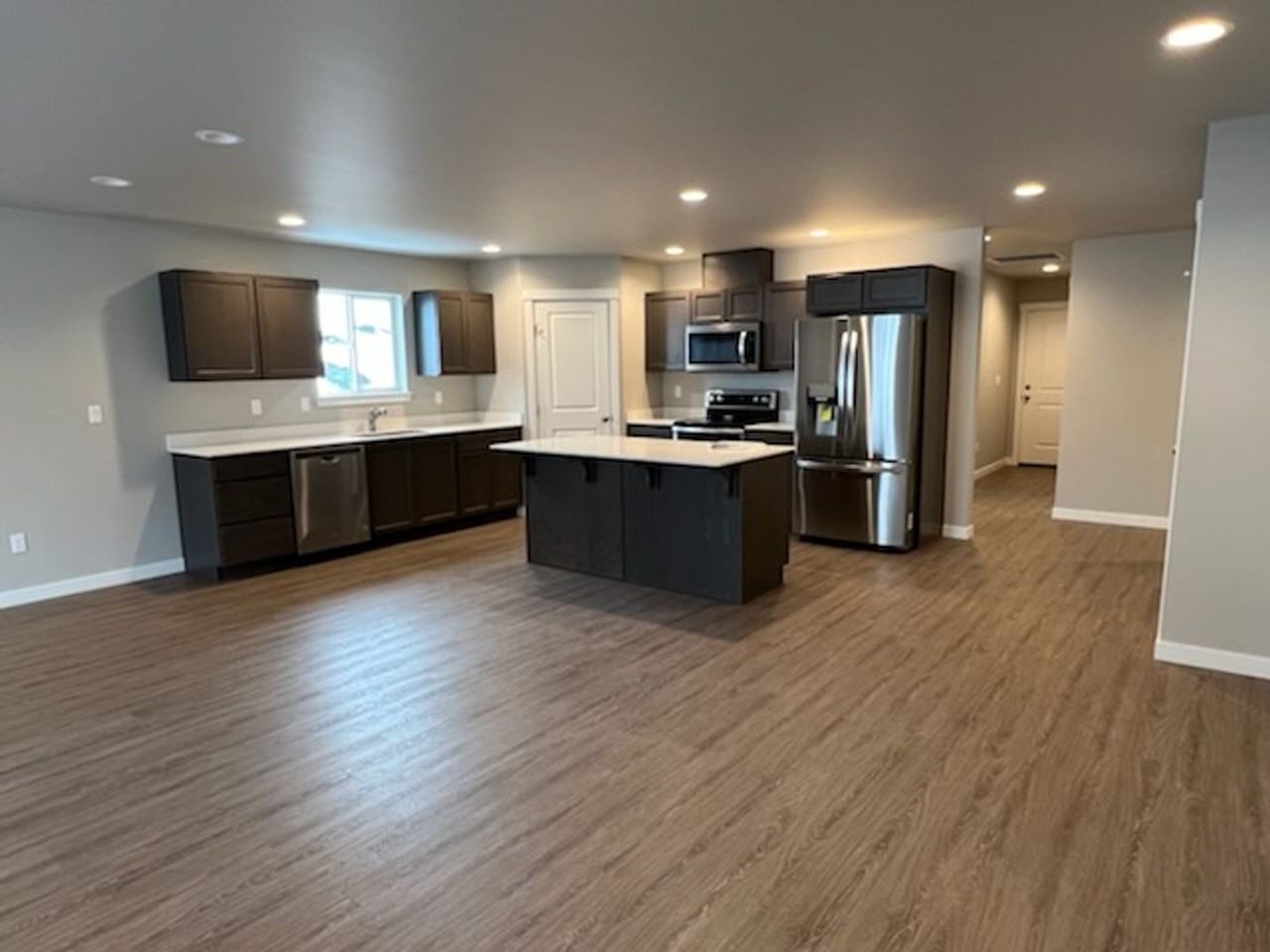 1098 S New Oak Ln - Photo 2 of 16