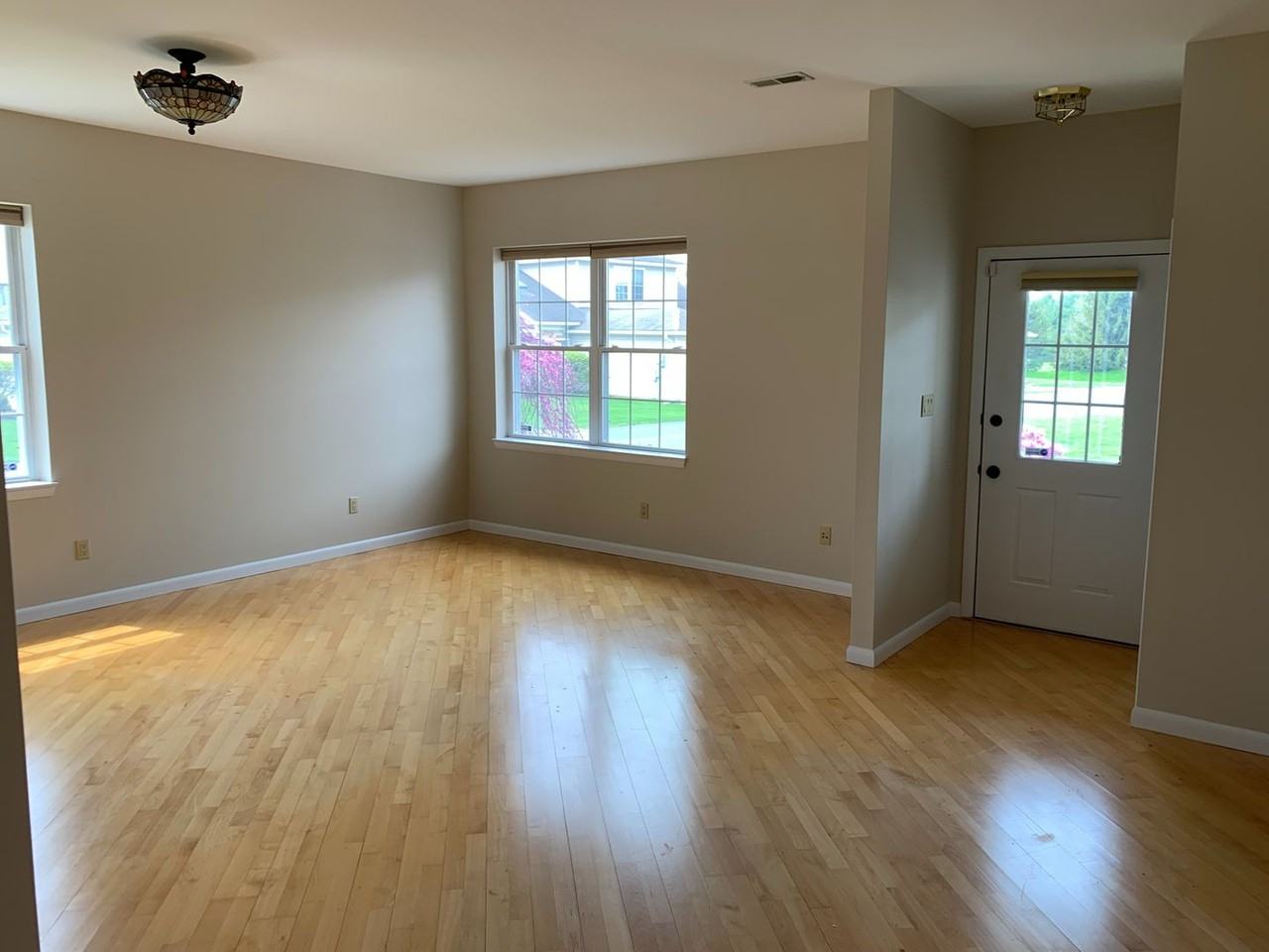 2512 Waynesborough Ct - Photo 2 of 18