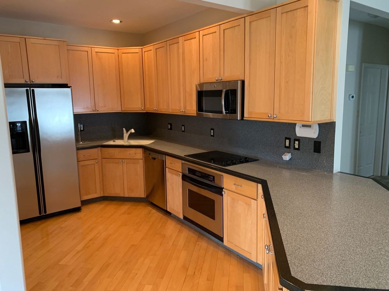 2512 Waynesborough Ct - Photo 3 of 18