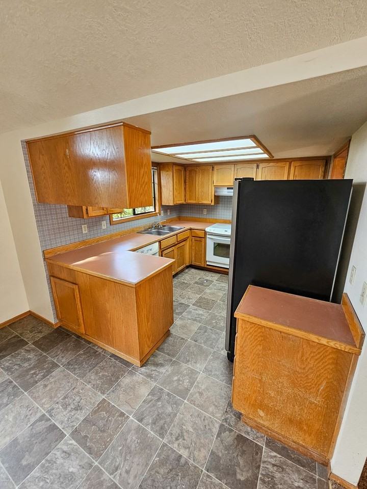 1097 Summer Breeze Dr N - Photo 5 of 26