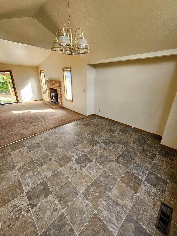 1097 Summer Breeze Dr N - Photo 4 of 26