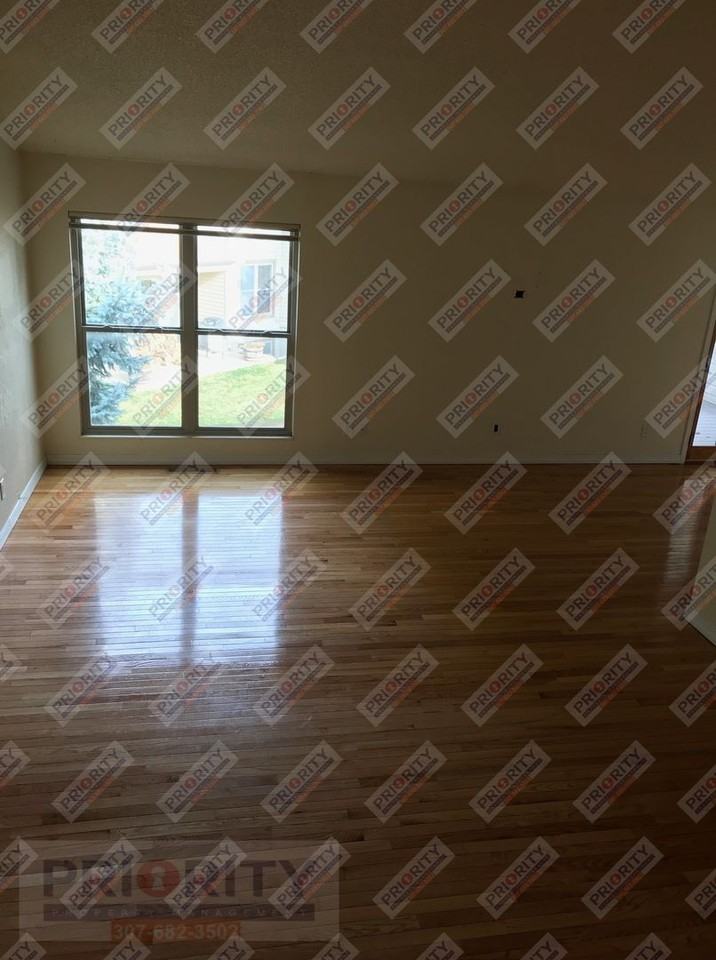 1105 Bighorn Cir - Photo 2 of 12