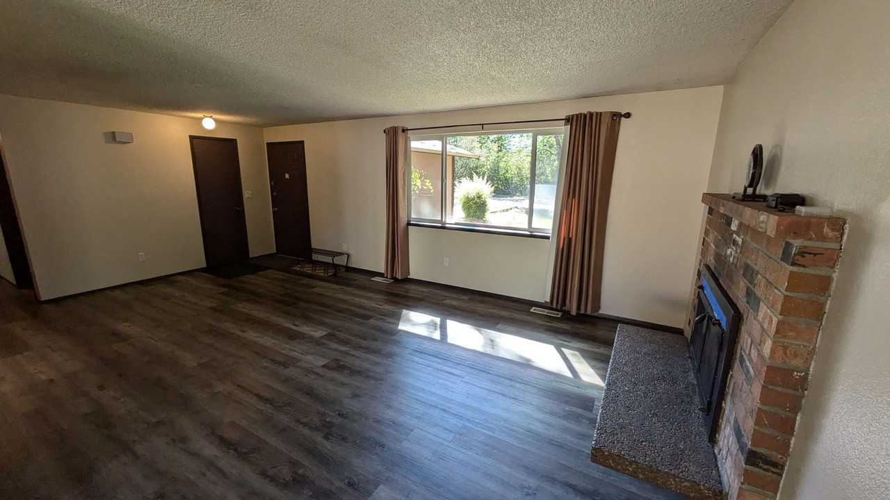 801 Barksdale Ave - Photo 2 of 13