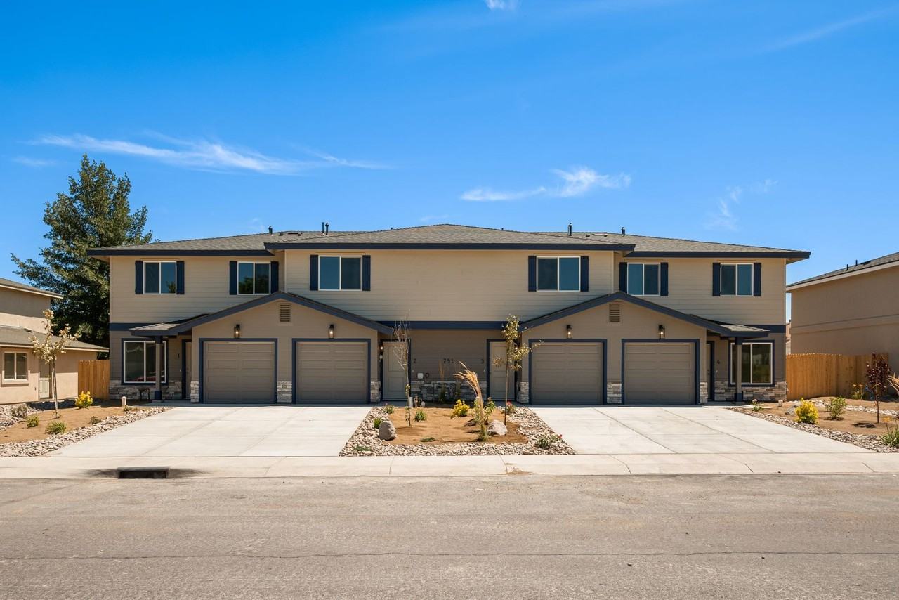Starlite Homes LLC - 815 - Photo 2 of 15
