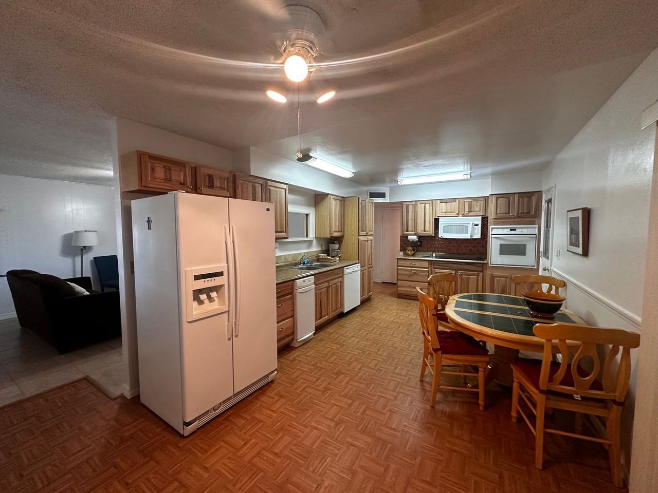 2545 Kemp Ave - Photo 3 of 15