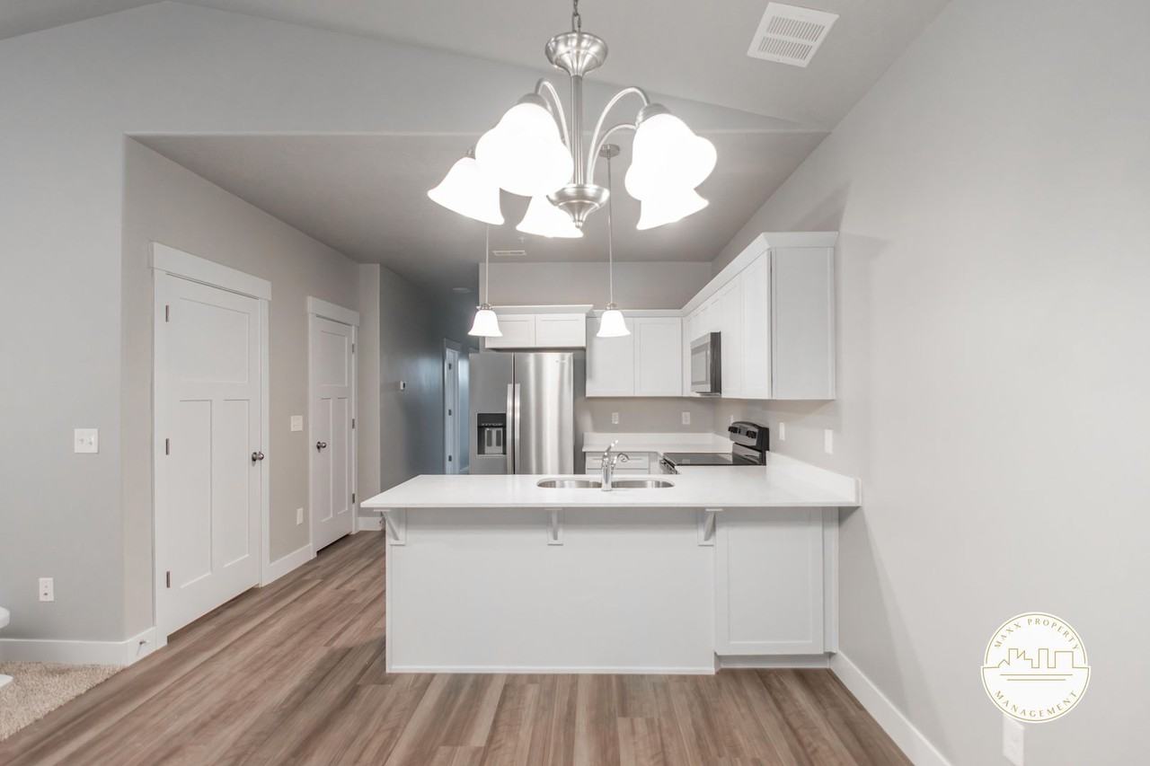 1093 N 3980 W - Photo 4 of 20