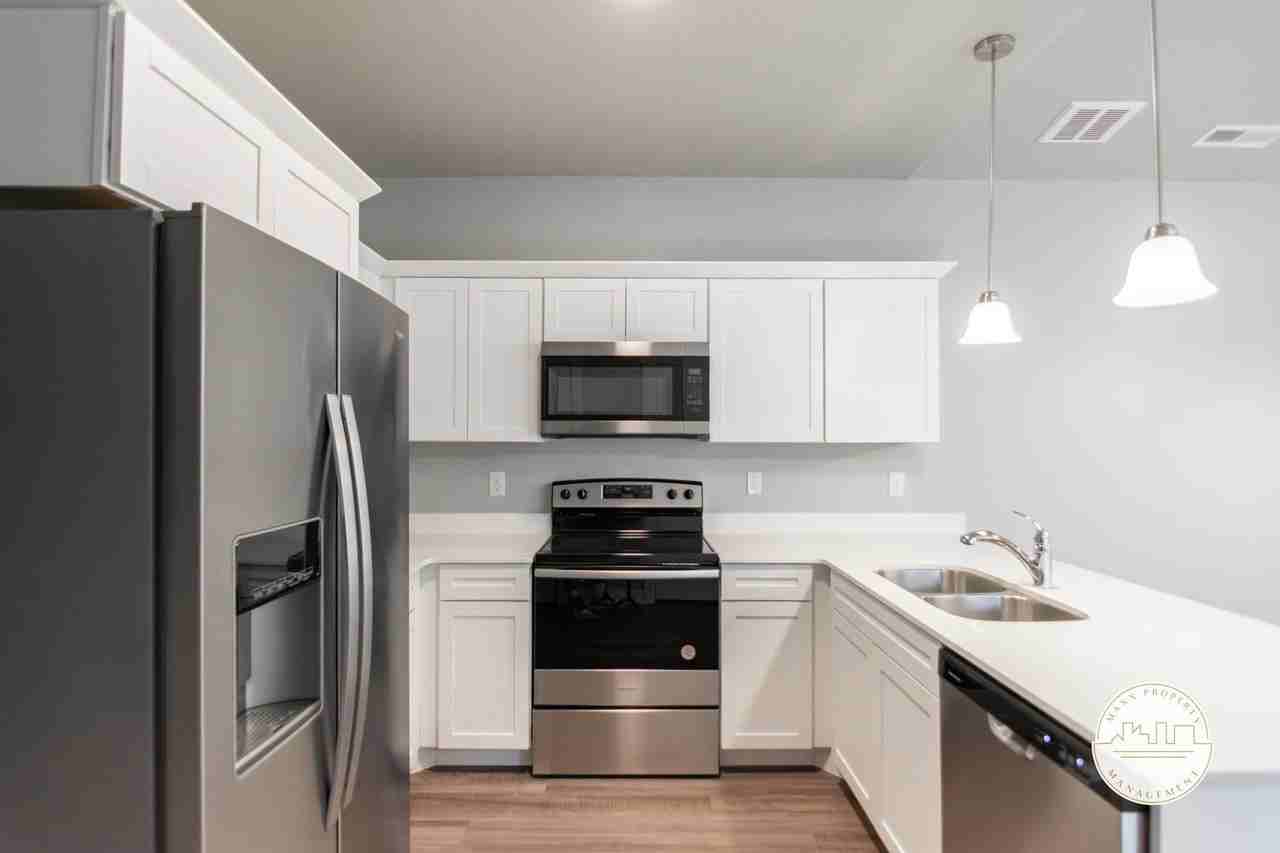 1093 N 3980 W - Photo 5 of 20