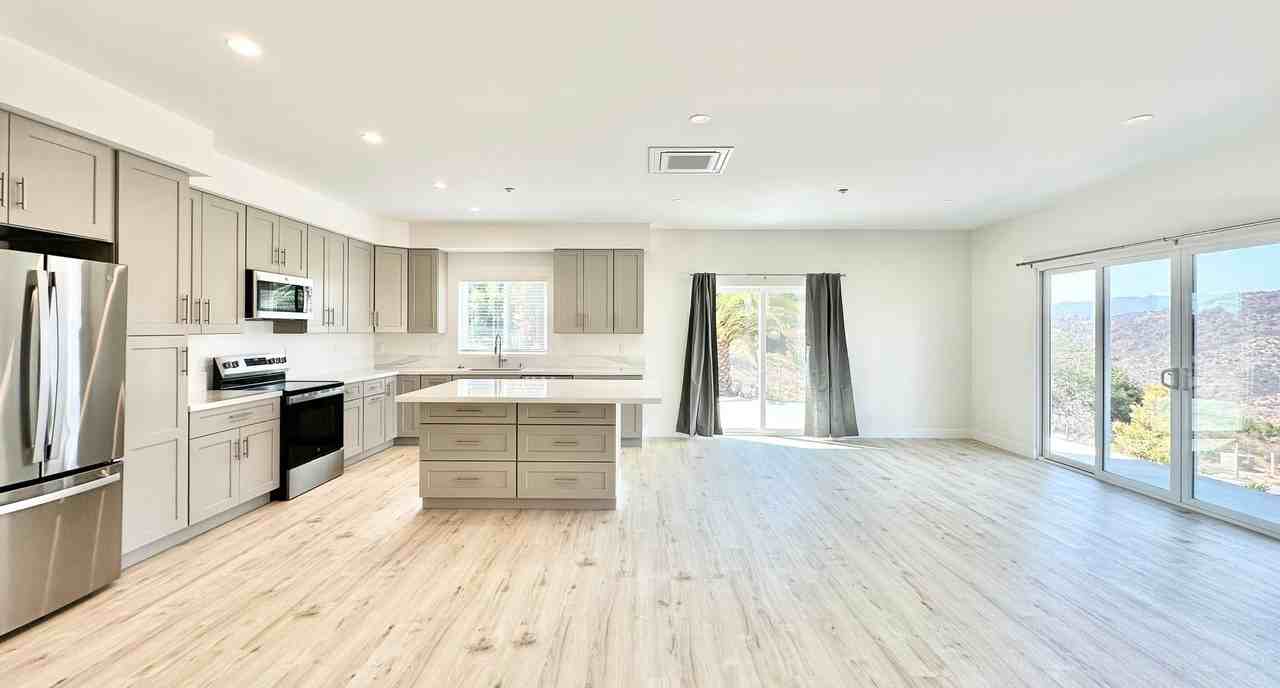 1639 Moon Rock Rd - Photo 4 of 27