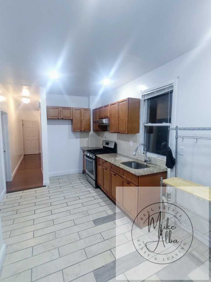1517 Roselle Street 2 - Photo 2 of 20