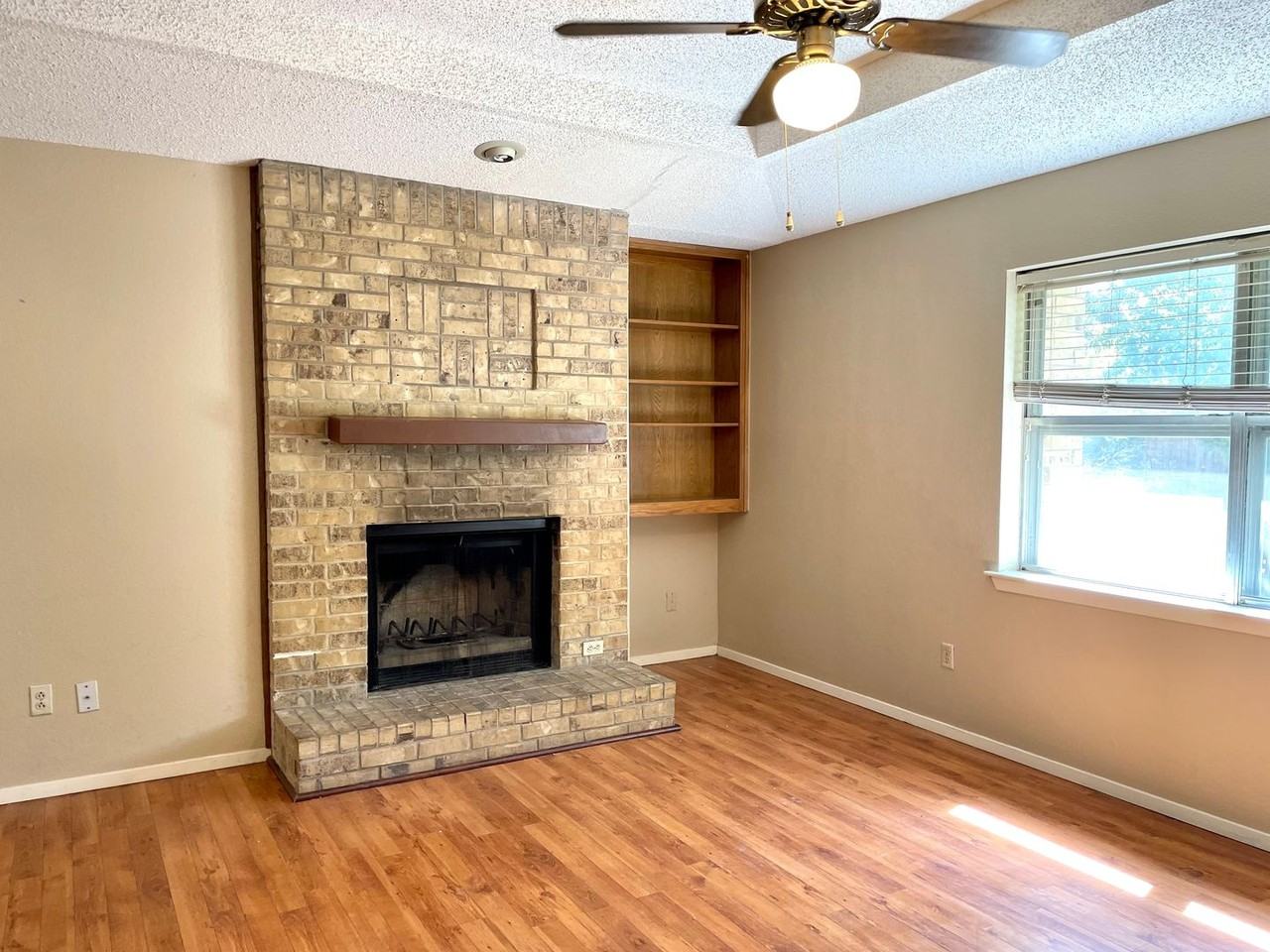 8710 California Dr - Photo 4 of 19