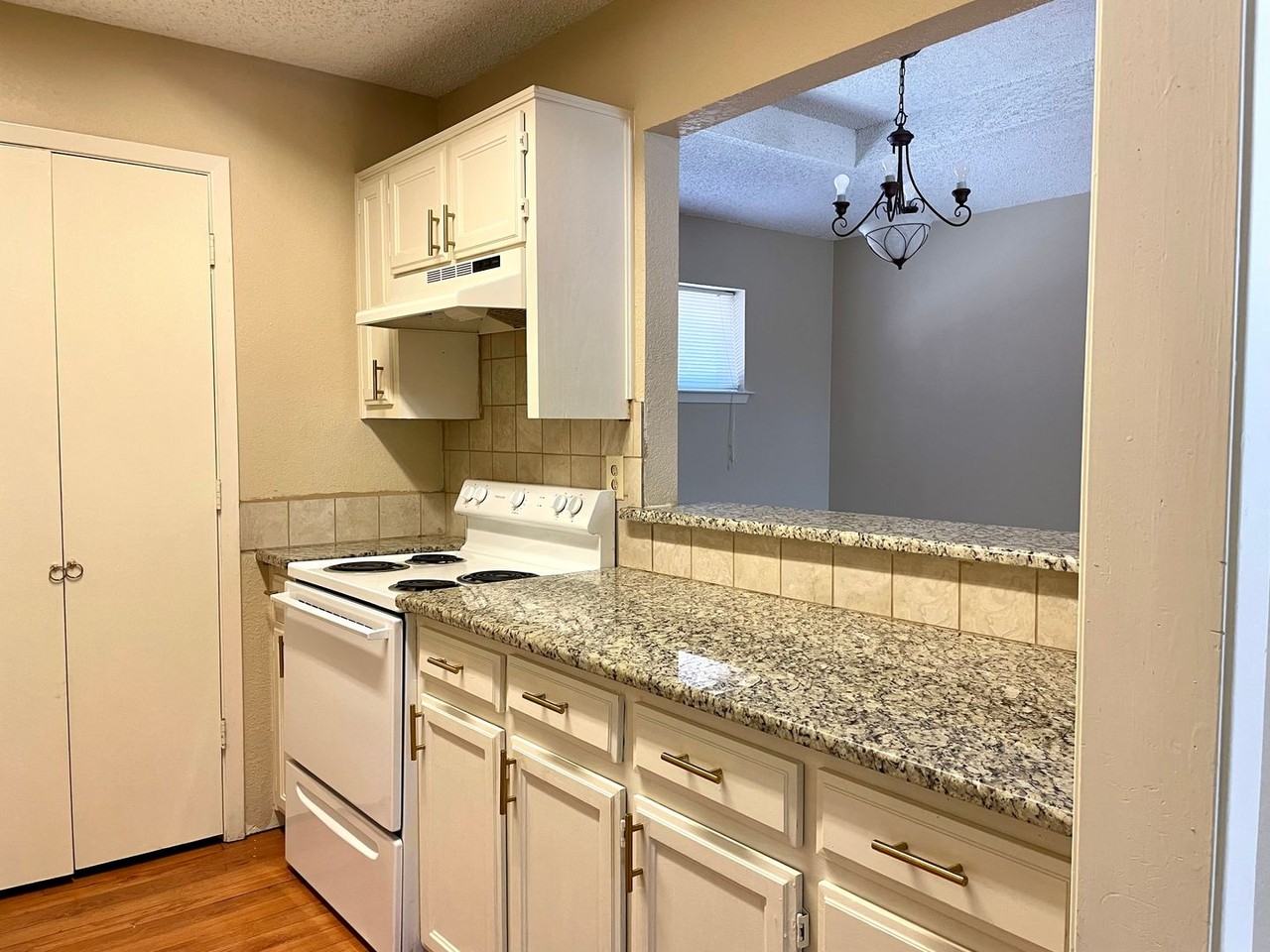 8710 California Dr - Photo 6 of 19